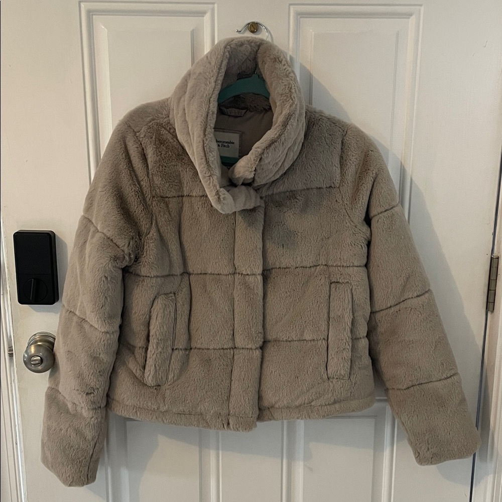 Abercrombie & Fitch mini puffer Cropped grey Faux Fur Jacket